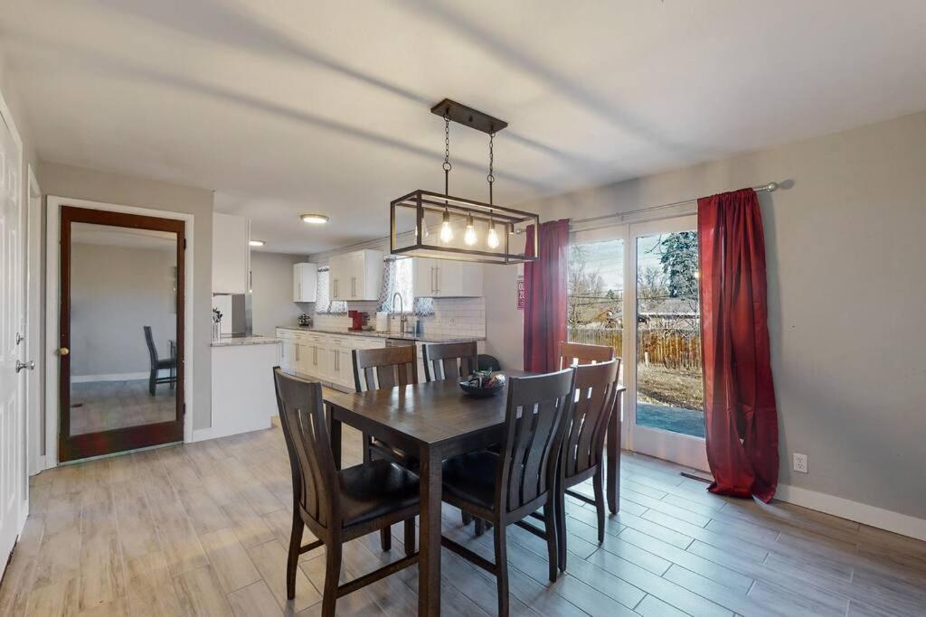 Large Remodeled Home With 5 Bedrooms 4 King Bed Сентенниал Экстерьер фото