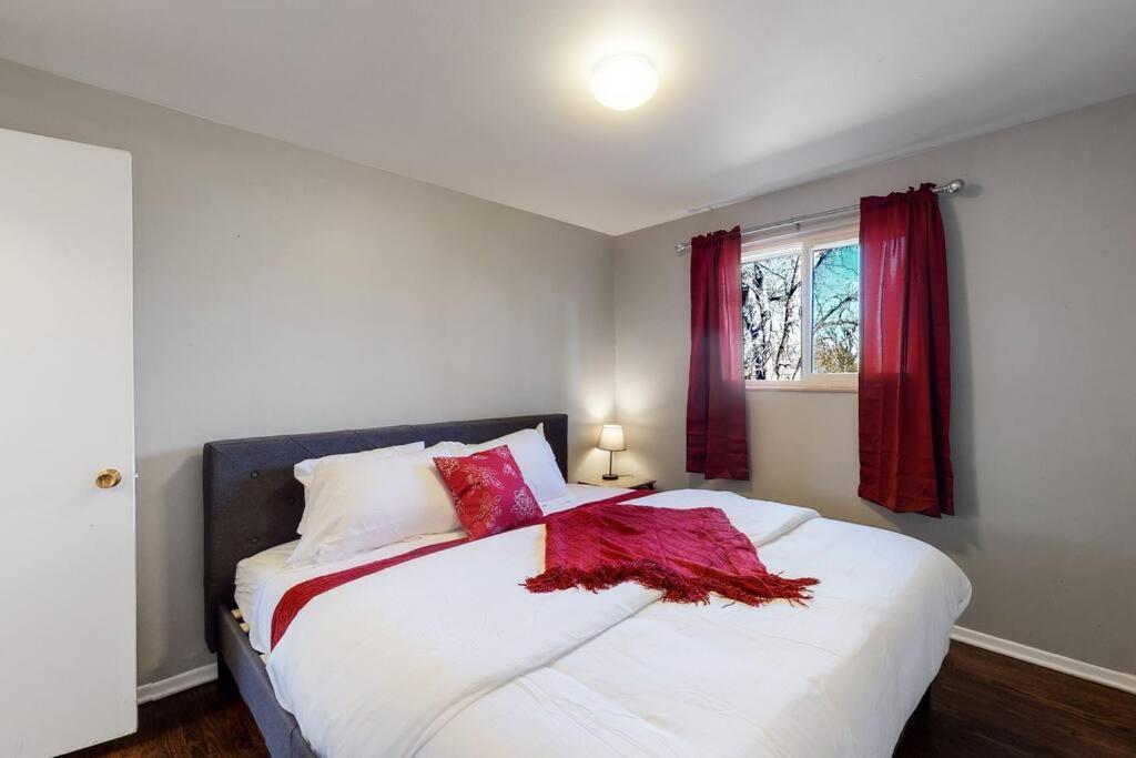 Large Remodeled Home With 5 Bedrooms 4 King Bed Сентенниал Экстерьер фото